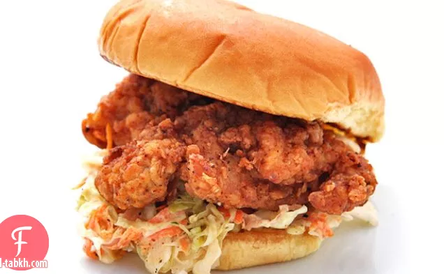 شطائر الدجاج المقلي وكول سلو