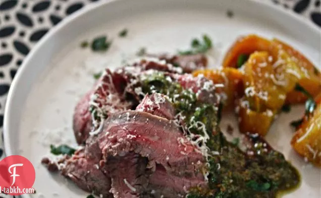 شريحة لحم مشوية مع بيستو بالفستق والنعناع والبنجر المحمص