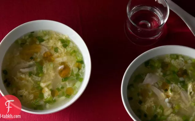 شوربة البصل الأخضر بالزنجبيل