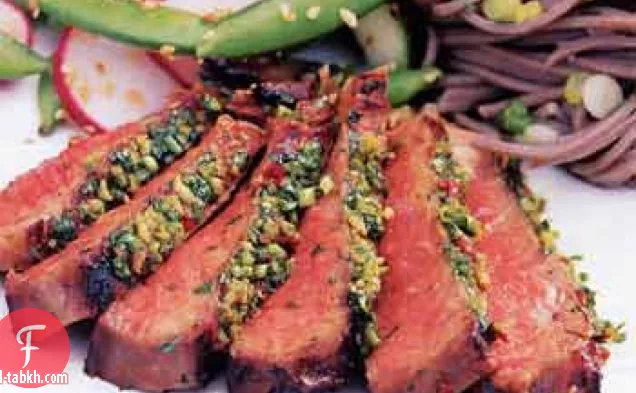 شرائح اللحم المشوية على الطريقة الكورية مع صلصة الكزبرة الحارة