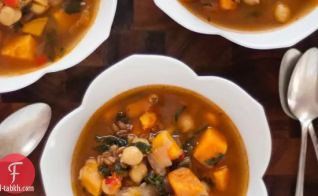 حساء البطاطا الحلوة واللفت والحمص النباتي