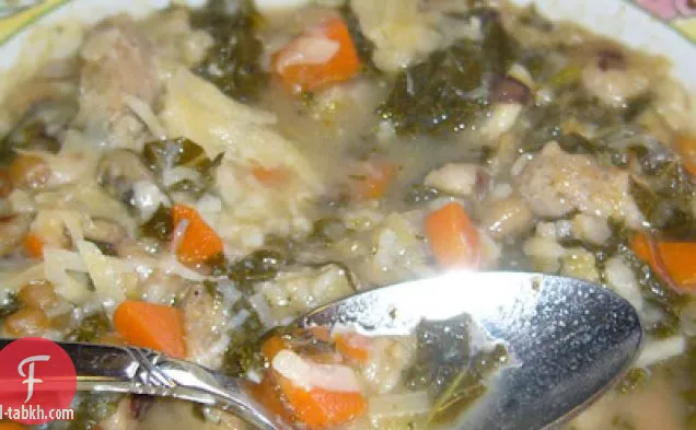 حساء الفاصوليا والخضر والحبوب