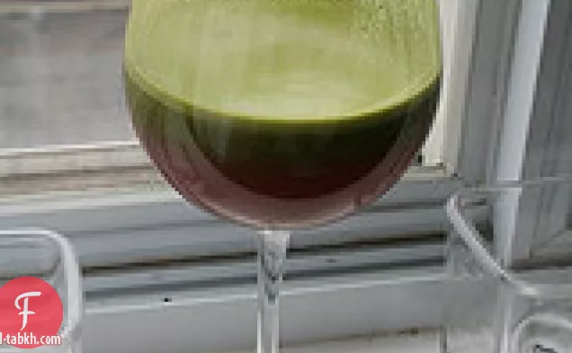 الأخضر آلهة عصير مع الزنجبيل