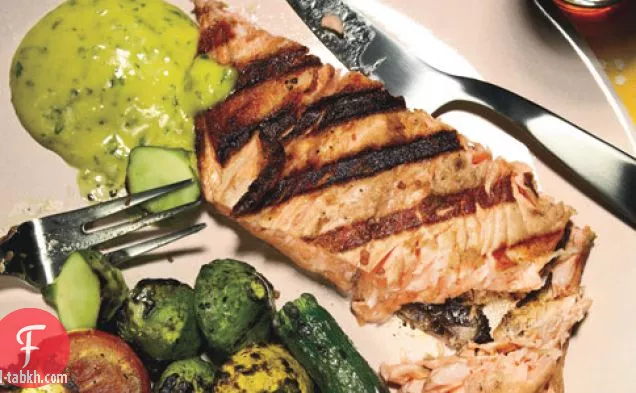 سمك السلمون المشوي مع أيولي الريحان
