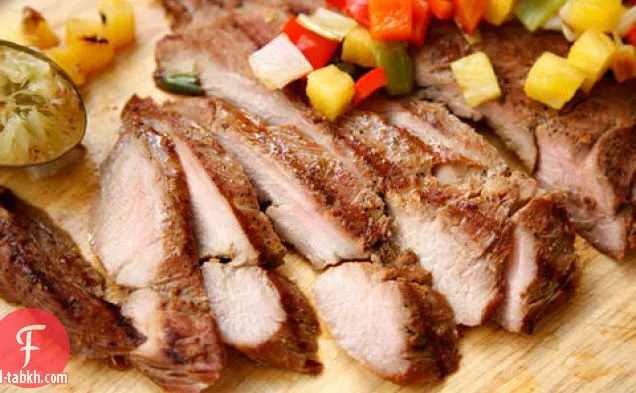 لحم الخنزير المشوي المتن مع الأناناس والفلفل