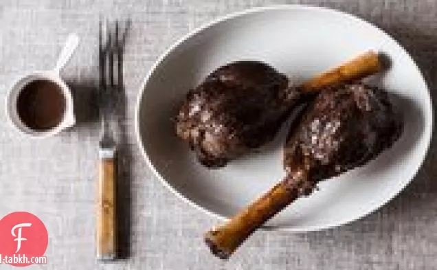 خروف البحر الأبيض المتوسط مع تاج البطاطس
