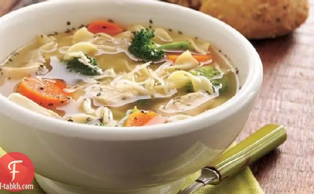 شوربة نودلز الدجاج الإيطالية