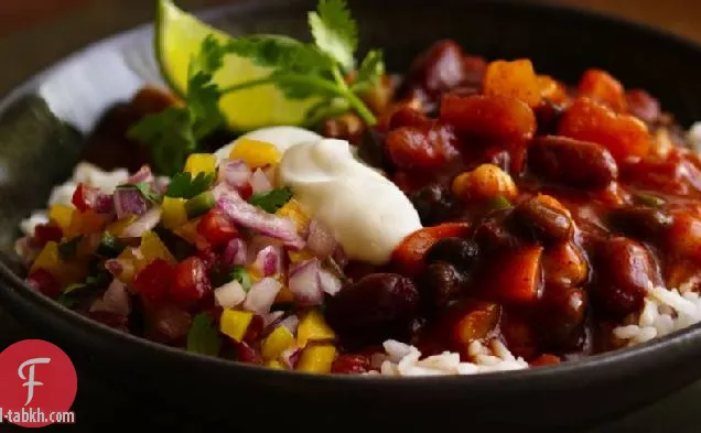 ثلاثة الفاصوليا الفلفل الحار والأرز