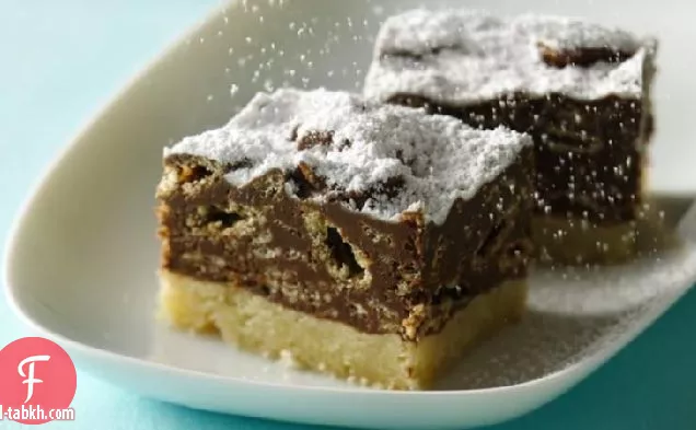 قضبان أزمة مغطاة بالثلوج