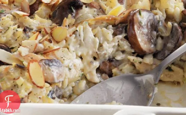 خبز الدجاج والفطر والأرز البري