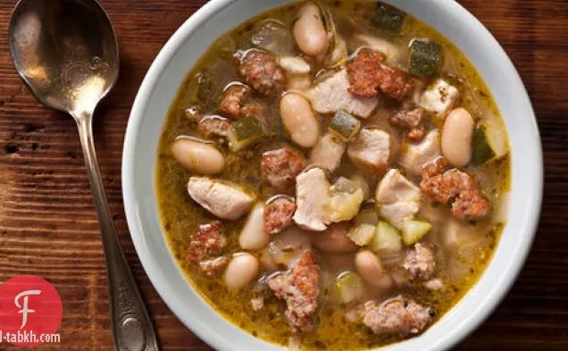 شوربة البيستو والدجاج والفاصوليا البيضاء