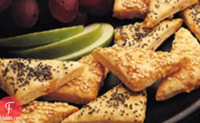 مثلثات الجبن البيرة مع صلصة الجبن حريف