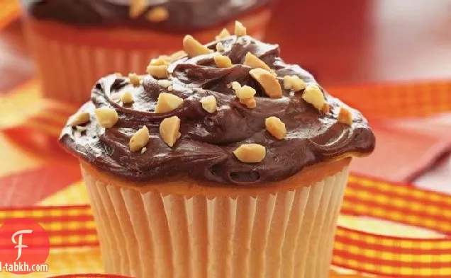 كب كيك زبدة الفول السوداني الخالية من الغلوتين مع صقيع الشوكولاتة