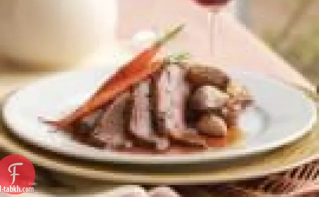 لحم الضأن المشوي مع الكراث والخردل والأعشاب