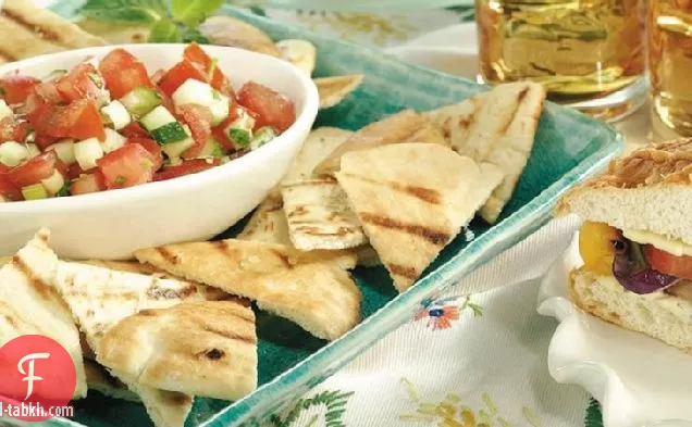 صلصة الطماطم المسكوكة مع رقائق البيتا المشوية