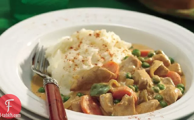 دجاج بابريكا مطبوخ ببطء مع بطاطس مهروسة