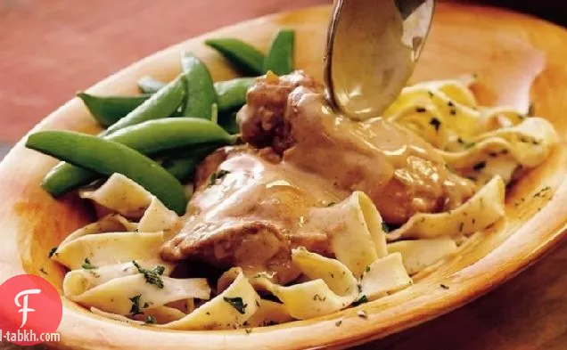 دجاج بطباخ بطيء مع صلصة البابريكا الكريمية