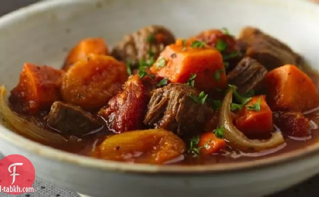 يخنة اللحم البقري الكولومبي والبطاطا الحلوة بطيئة الطهي
