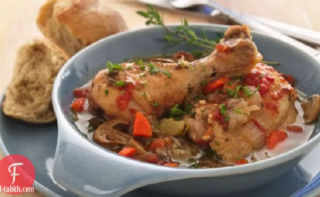 دجاج مطهو ببطء مع الفطر البري والزعتر