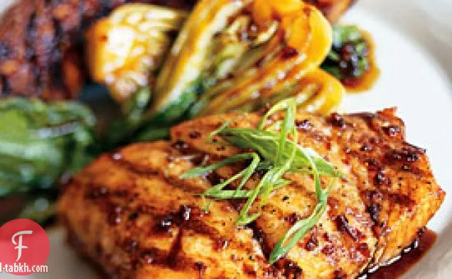 سمك الهلبوت المشوي والباذنجان وبيبي بوك تشوي مع صلصة الشواء الكورية