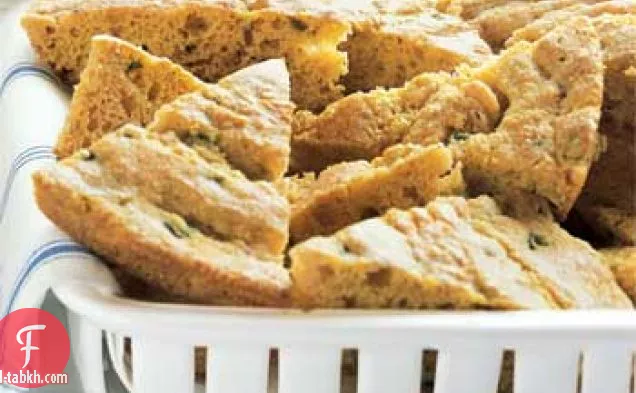 مقلاة خبز الذرة مع بوبلانو المحمص والأوريجانو