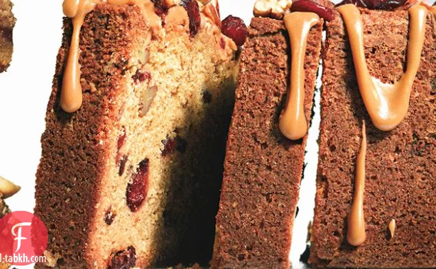 كعكة إسبرسو باوند مع التوت البري والبقان