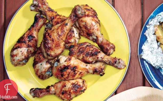 أفخاذ دجاج مشوية بالليمون والأوريجانو