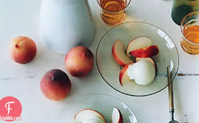 شربات النبيذ المثلج مع الخوخ الأبيض