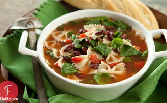 شوربة السبانخ والمعكرونة الإيطالية السريعة