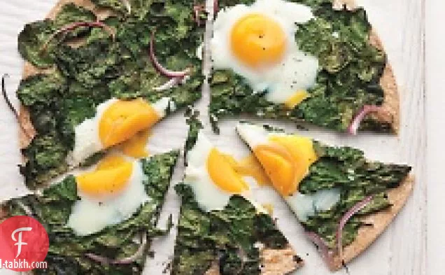 خبز مسطح بالبيض والسبانخ
