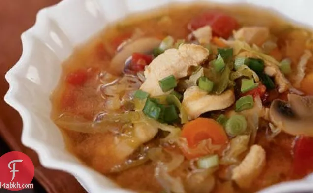 حساء الدجاج عشب الليمون