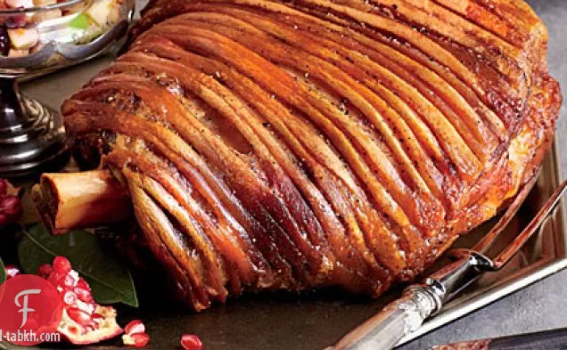 كراكلين-لحم الخنزير الطازج مع صلصة التفاح والتوت البري والرمان