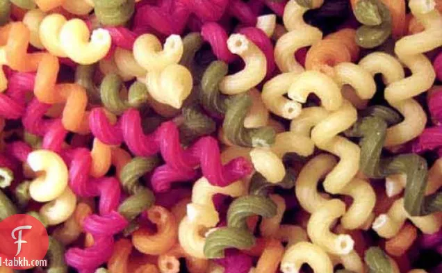 حرارة خطيرة: خلع الملابس سلطة المعكرونة