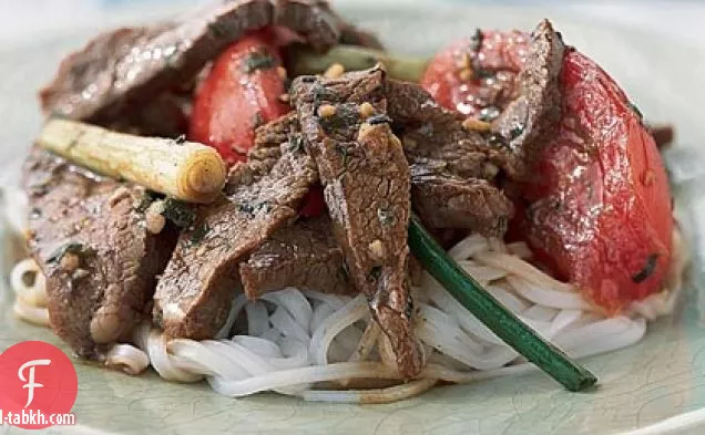 شريحة لحم صينية بخمسة توابل مع نودلز الأرز