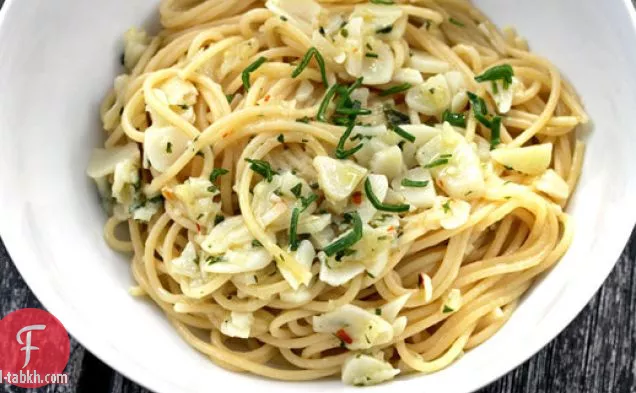 معكرونة أليس ووترز بالثوم الأخضر