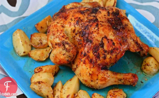 دجاج يوناني مشوي وبطاطا في صلصة خل الليمون والأوريجانو