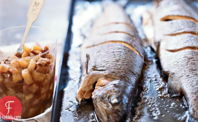 سمك السلمون المرقط المحمص مع صلصة الكمثرى الآسيوية
