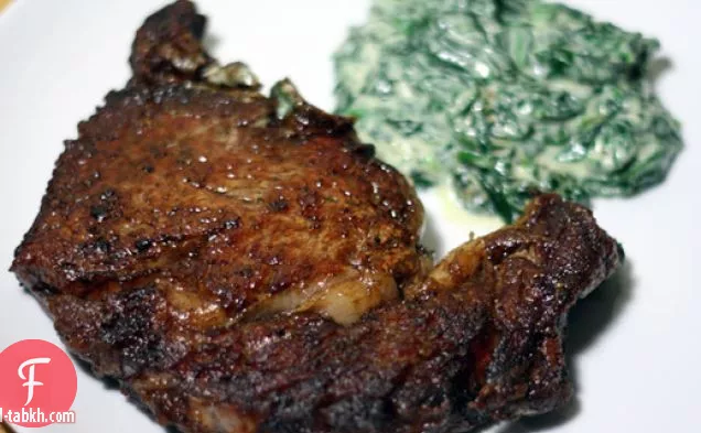 ستيك Rib آي محمر مع سبانخ مدهون بسرعة