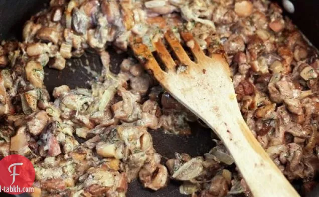 من الفطر البري المطبوخ مرتين في مطبخ منزل ريفي بولندي