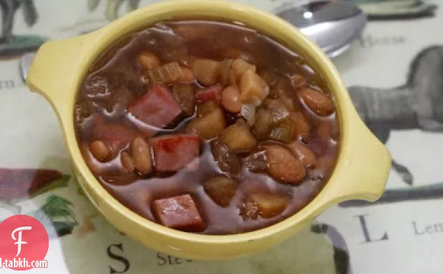 شوربة لحم الخنزير والخضار
