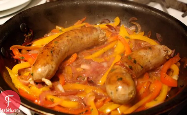 عشاء الليلة: سجق إيطالي حار مع شطيرة الفلفل