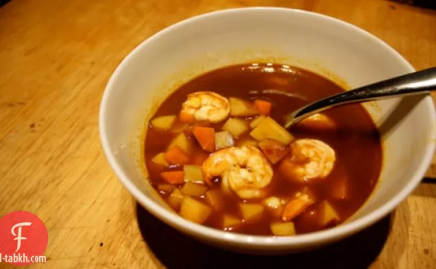 عشاء الليلة: حساء الروبيان التشيلي الداكن مع الإيبازوت