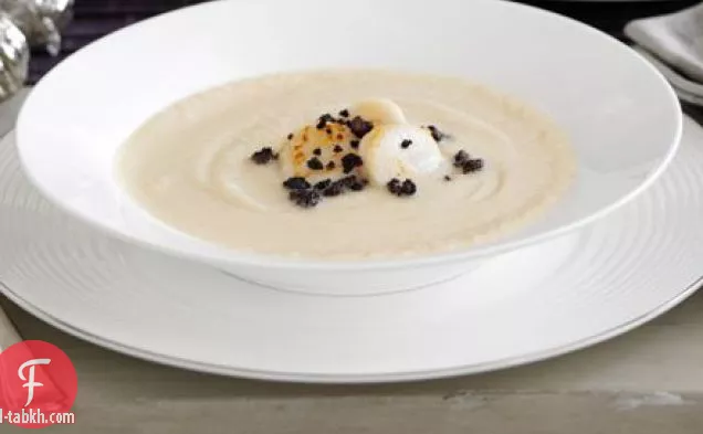 شوربة الكرفس مع الاسكالوب والبودينغ الأسود