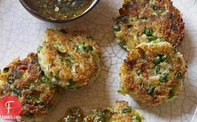 كعك السلطعون مع صلصة الفلفل الحلو والزنجبيل