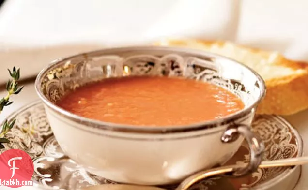 حساء الطماطم مع توست البارميزان