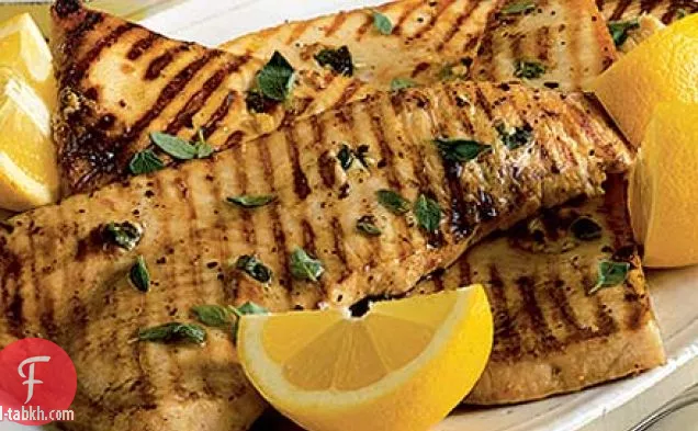 بيسي سبادا ستيكاتو إي غريغلياتو (سمك أبو سيف مرصع بالثوم والنعناع)