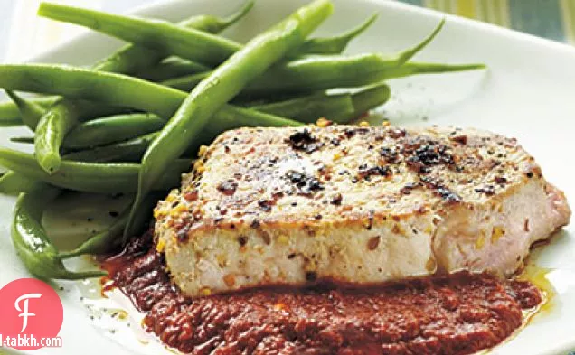 شرائح لحم الخنزير المحمصة مع صلصة الفلفل الحار المحمص