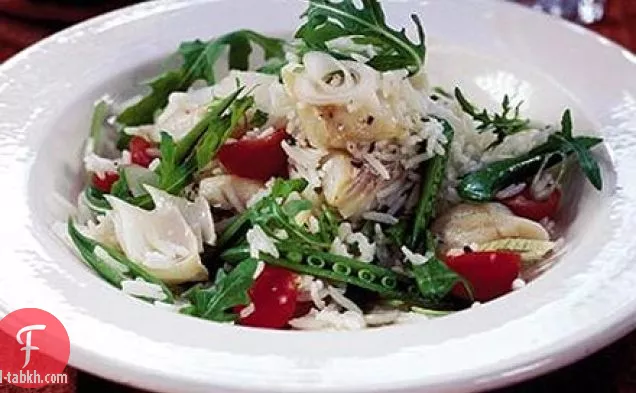سلطة أرز سمك الحدوق المدخن الدافئ والجرجير والبسمتي