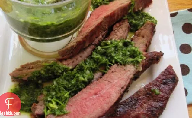 ستيك مع صلصة تشيميشوري (كارني كون تشيميشوري)