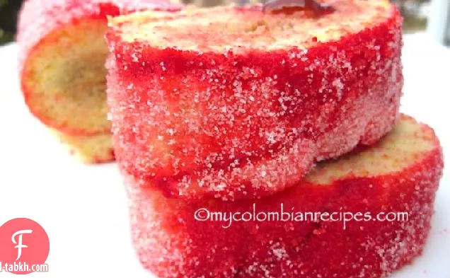 رولو روخو دي غوايابا (كعكة رول حمراء كولومبية مع الجوافة)